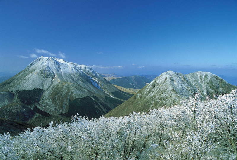 panorama monte tsurumi en invierno